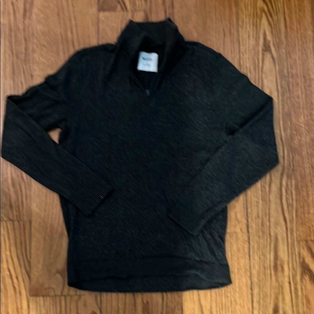 Hollister Men's small charcoal 1/4 zip Sweater